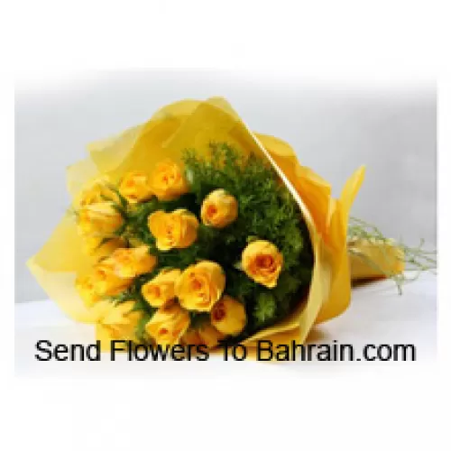 Bouquet de 18 roses jaunes avec des garnitures saisonnières
