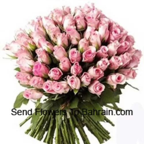 Bouquet de 75 roses roses avec des remplissages saisonniers